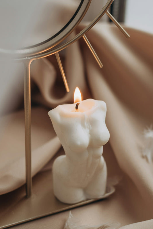 Exploring the Latest Trends in Aromatic Living with Luxury Home Fragrance Candles - Essence & Elegance